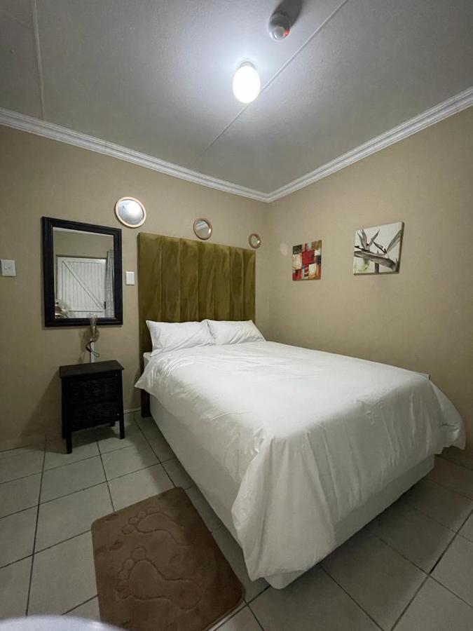 Yello Guest House Vanderbijlpark Exterior photo